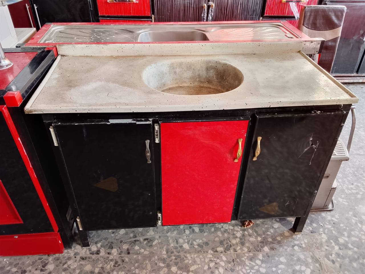 كاونتر للبيع السعر ٣٠٠ وبي مجال المكان بغداد المعامل ***********بي واتساب
