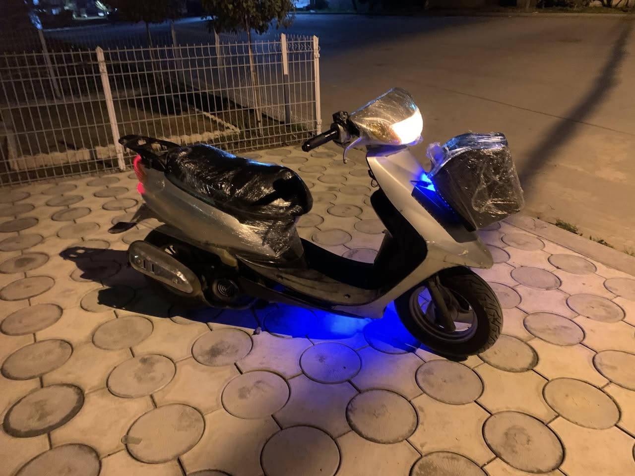 200 سعر دراجه يامها ياباني اصلي تايرات جديد كولشي شغال￼
العنوان سليمانيه ***********
