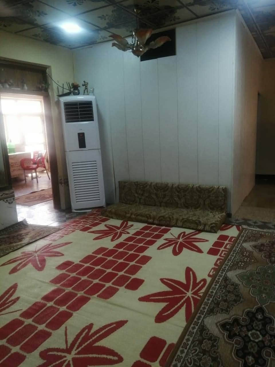 بيت جديد للبيع على طريق السنيه مساحة مساحة 200م بناء 2غرف وصاله مطبخ واستقبال وحمام طارمه حلوه تفاصيل أكثر على رقم *********** واتسب

