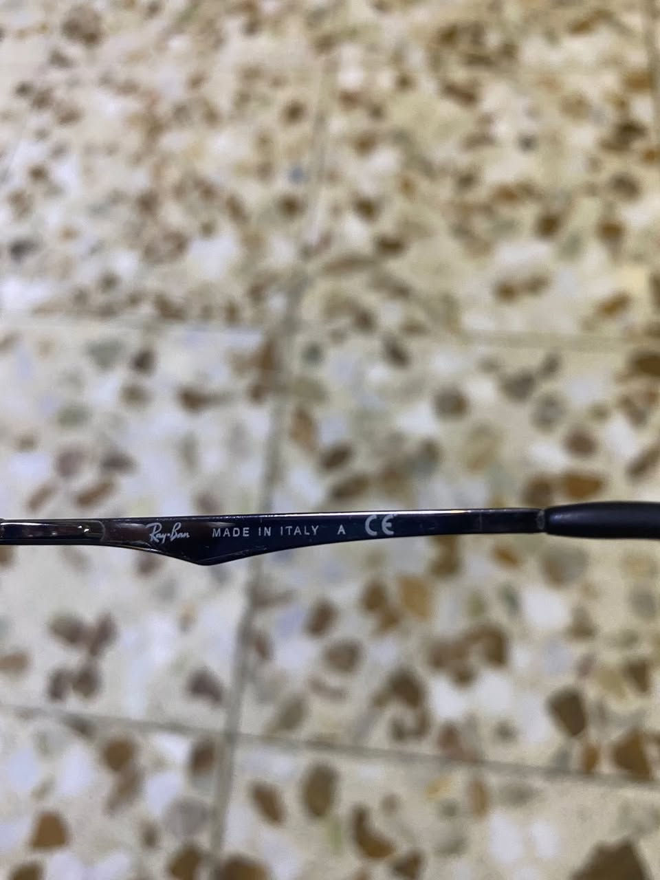 للبيع نظارة Ray-Ban أصلية
الموديل: RB3390  
الصنع: Made in Italy  
اللون: إطار أسود معدني، عدسات بنية متدرجة  
القياس: 65□15 - 125  
الحالة: مستعملة نظيفة، عدسات خالية من الخدوش  
مزاد


**إذا كنت صاحب هذا الإعلان وتريد حذفه لأي سبب، رجاءا أرسل رسالة إلى الدعم الفني**