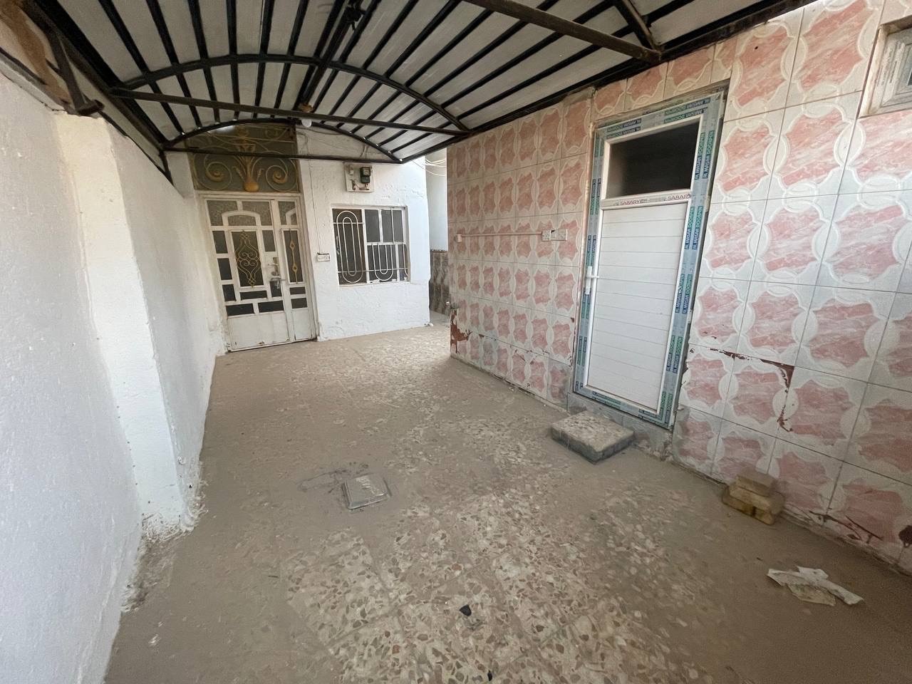 📍 الموقع: الحلة -خلف مستوصف المهندسين مباشره داخل الفرع 
🏷️ النوع: طابو صرف طابقين
📐 المساحة:85 م
💰 السعر:85 بي مجال
🛏️ محتويات البيت: استقبال -هول -مطبخ -غرفه بالطابق الأرضي وغرفه بالطابق العلوي 
📞 للتفاصيل:*********** 