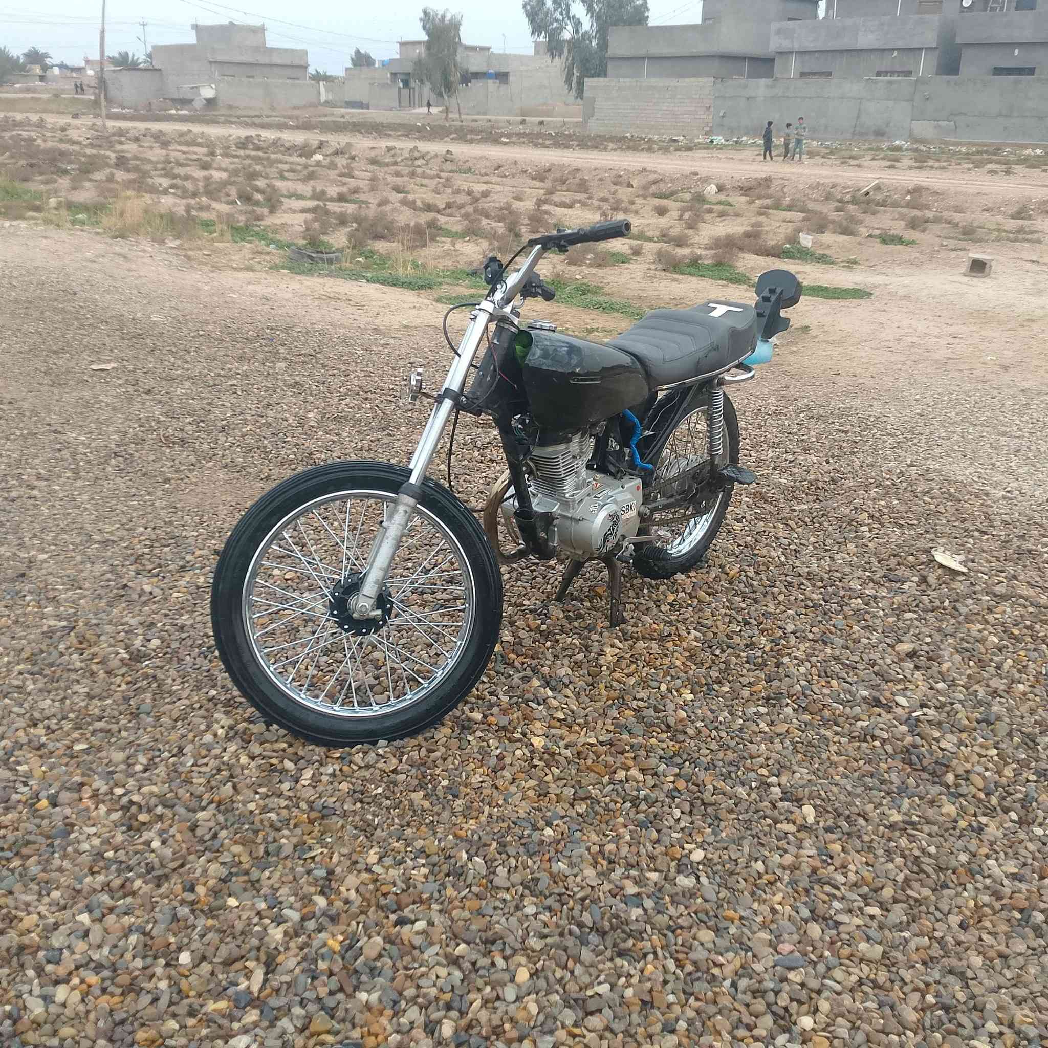السلا عليكم شباب دراجه البيع شلعه ومعدل محرك خرس لعنوان ديالى دلى عباس  وهذه رقم ***********
