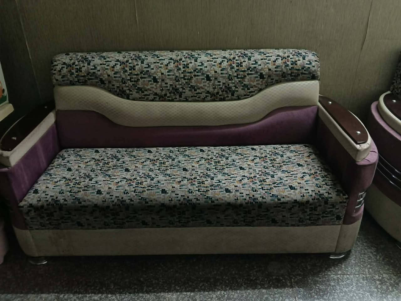 تخم تسكام 10مقعد نضيف جدا مع غطوته ب325
مكان حله حي الجزائر 
الي عنده غراض او غرف نوم انشرهن للبيع والي نسبه بسيطه يتفضل خاص


**إذا كنت صاحب هذا الإعلان وتريد حذفه لأي سبب، رجاءا أرسل رسالة إلى الدعم الفني**