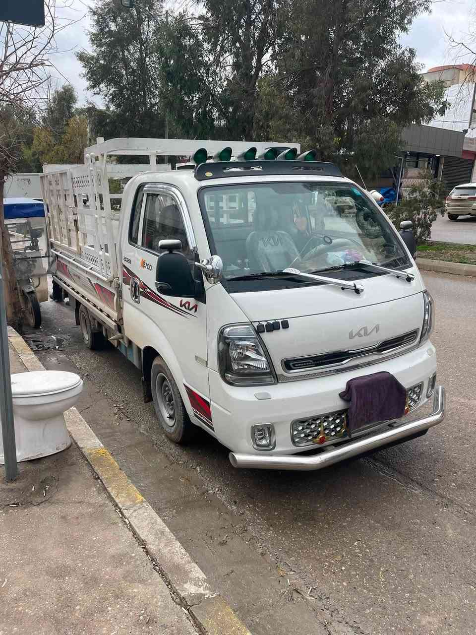 كيا بنكو ٢٠٢٤ مكفولة كفالة عامة ماشية٢٩ الف وقابله الزيادة السيارة مال بيت ماطالعت طرق خارجية ولا شايلة حمل السيارة جديدة جدا اخت الزيرو رقم بغداد الجديد شرط التحويل 
***********
