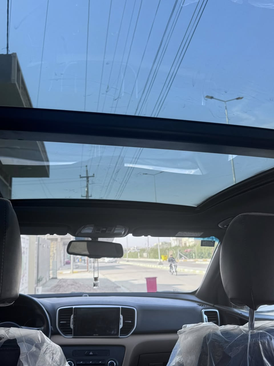 للبيع كيا سبورتاج خليجي موديل 2018
رقم بغداد نكليزي
الهزة والسنوية مجددات وباسمي كفالة من مكينة وكير  صبغ جاملغ وربع باب السايق بدون دواخل

المواصفات
بانوراما
تحكم ستيرن
شاشة
مراي شفط
داخل لونين
حساسات امامية وخلفية
كامرة
زراك لايت
شادها زينون
الارضيات مغلفة جلد
3 وضعيات قيادة
 ***********
