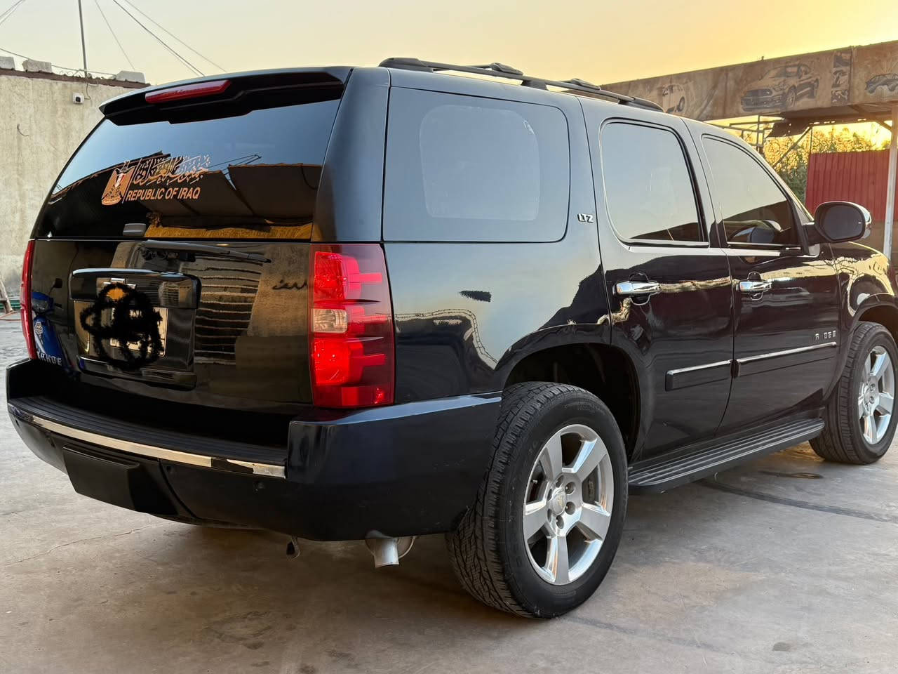 تاهو فول ltz سياحي yab وارد امريكي
السيارة حادثة خفيف كلش من امريكا باب خلفي فقط بدون ايرباكات فقط ايرباك بردة طاك وبيها ربع جاملغ امامي بالعراق وبيها صبغات قليلات اثر الحادث ملاون 

موديل ٢٠٠٧ اصل 

مكينه ٥٣٠٠

كير واحد 

تبريد منفصل 

شاشة سقف

فتحة سقف كهربائية شغاله 

مري شفط 

جنطة كهربائي شفط 

كشنات كهربائي جلد رصاصي جديدة 

حساسات خلفية +كامرة خلفية شاشة تاب بلوتوث

تخم تاير جديد +ويل كب اصلي حاوية 

ملاحظة //السيارة ماشية ١٦٠ جديدة كلش كتلوكات وسبير شركة 
 رقم بغداد الماني هزه جديدة سنوية جديدة تسقط ب٢٠٢٨ السيارة فقط وكالة تصير بيها لان عليها فرق كمرك فرق فقط مو كمرك كامل 

السعر  150 وبيها مجال  

للمراوس حسب القناعة 
مكان السيارة الديوانية 
***********

السيارة جديدة وبرغي ماناقصها وين ماتريد اطلع بيها من البصرة للشمال
