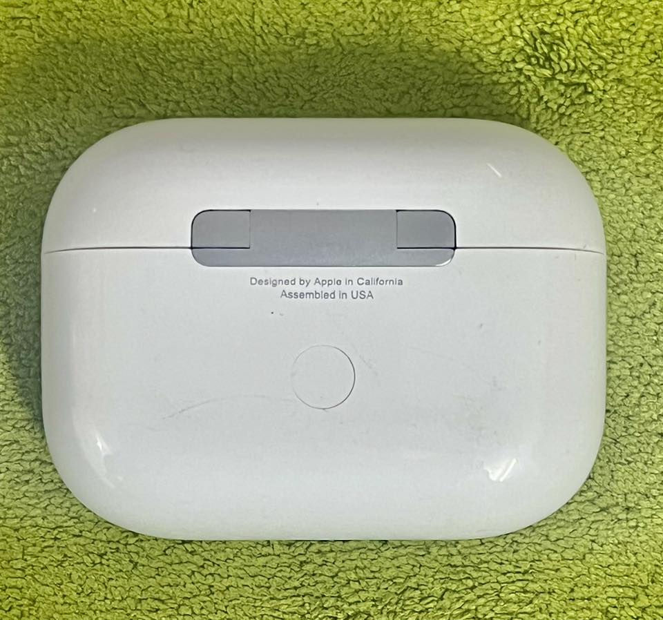 1.ابل الجيل الاول /حجم 38/طافيه فحم —————————-
2. فت بت فيرزا 4 // مع الشاحن // بدون سير // 
—————————————————-
3. ايربود برو usa
—————————————-
شوف الصور وتعال خاص وتدلل 
متوفر توصيل 🚚 لجميع المحافظات


**إذا كنت صاحب هذا الإعلان وتريد حذفه لأي سبب، رجاءا أرسل رسالة إلى الدعم الفني**