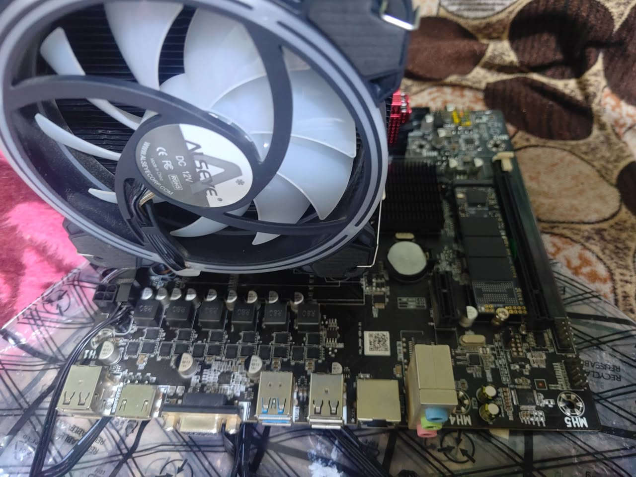 كومبو مستعمل اخو الجديد
معالج رايزن 5 3600
بورد b450
رامات ddr4 3200 16G
مبرد 12 انبوب 2 فان 
هارد m.2 128G 
السعر الكلي 280


**إذا كنت صاحب هذا الإعلان وتريد حذفه لأي سبب، رجاءا أرسل رسالة إلى الدعم الفني**