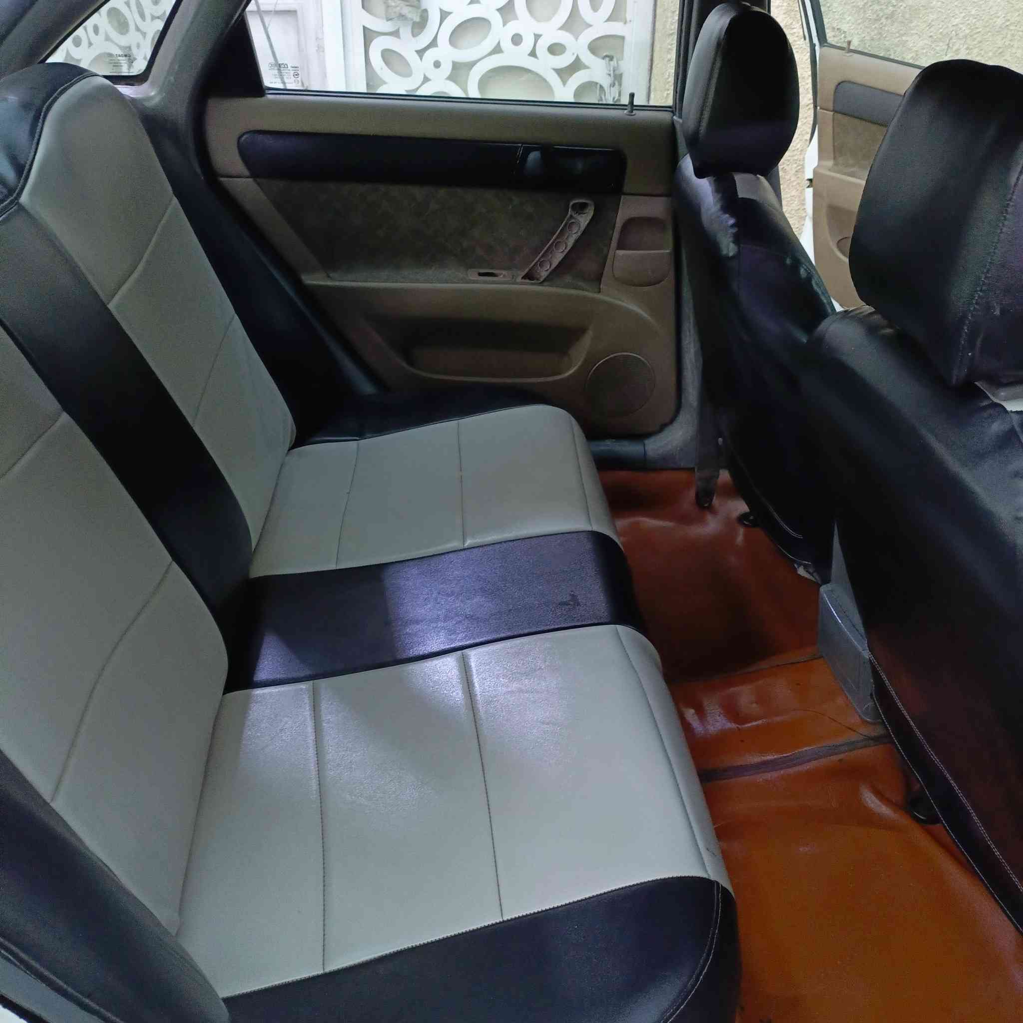 السلام عليكم 
اوبترا 2004 السيارة اجرة مصبوغة ابيض لغرض تحويلها من اجرة الى خصوصي، مشينا بالمعاملة مالتها غرامات صفر كلهن مدفوعة وبيهن وصل جديد 2026،السنوية 2028تنتهي ،الهيئة صفر و عندي براءة ذمة وصولات السيارة عندي بيها عقد مروري مصدق بشهر الواحد 2026 السيارة يحتاجلها لجنة فحص (هزة) لان هزة مابيها و اني تركت المعاملة مال نقل ملكية واريد ابيع السيارة بسبب ظروف ليگدام احجيلك حتى لا اضيع وقتك او تتعنة السيارة يرادلها محرك لان دخانتها بيضة و تنقص دهن صاحبها الشرعي يريد عقد مروري ما يقبل يسوي مكاتبة عادية اخابرة يجي ينطيك مستمسكاته و يسوي وياك عقد مروري سعر السيارة 42 ورقة و بيها مجال
السيارة موجودة بغداد/قضاء الاعظمية /منطقة سبع ابكار 
***********
