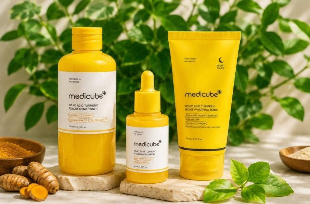 مجموعة التفتيح من Medicube 💛✨
سرّ البشرة الصافية والإشراقة الطبيعية 🇰🇷

 💛تونر Medicube بالكوجيك والكركم
يساعد على تفتيح البشرة
يقلل التصبغات وآثار الحبوب
يوحّد لون البشرة
يحسّن ملمس البشرة ويخليها أنعم
يعطي إشراقة ونضارة

💛 سيروم Medicube بالكوجيك أسيد
يخفف التصبغات والكلف
يقلل آثار الحبوب القديمة
يوحّد لون البشرة
يعطي إشراقة ونضارة واضحة
يحسّن صفاء البشرة مع الاستمرار

💛 ماسك ليلي Medicube بالكوجيك والكركم
يفتح ويوحّد لون البشرة
يقلل البقع الداكنة
يحارب علامات التعب والبهتان
يساعد على تقليل الخطوط الخفيف
#حجزدايركت


**إذا كنت صاحب هذا الإعلان وتريد حذفه لأي سبب، رجاءا أرسل رسالة إلى الدعم الفني**