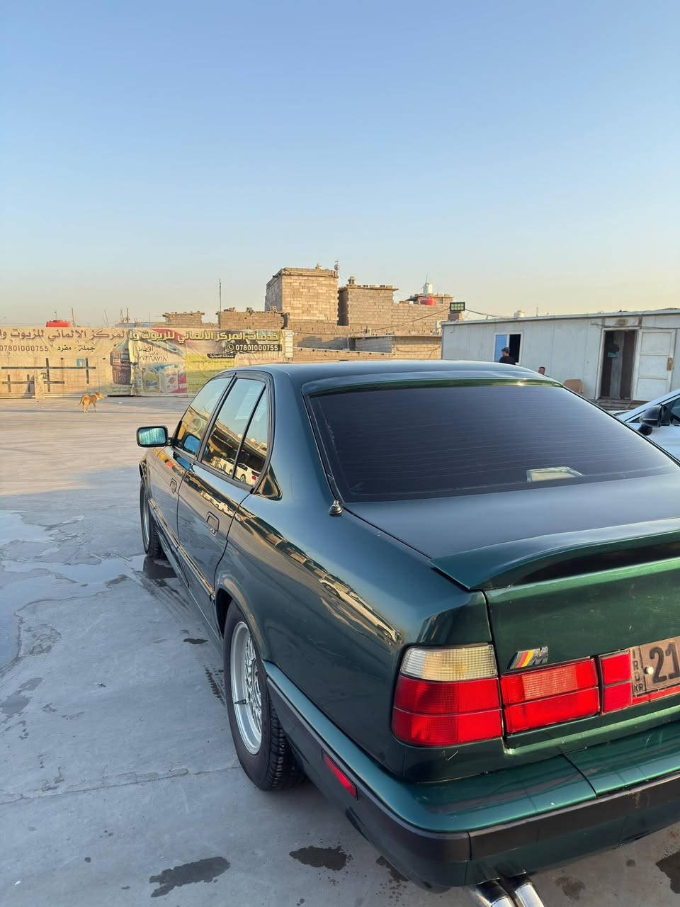 السلام عليكم من رخصه ادمن بي ام دبليو حجم 525اصل  
بليته وسنويه رقم جديده هزه جديده سنويه الى 2030
موديل 93.بجم عريض 
كفاله بدون دكه جاكوج بخ جماليه 
محرك فانوس 
كير 3وظعيات قياده 
لايت امريكي 
تبريد ثلج 
تخم تاير 
حداديه طوبه 
منظومه بانزين 
منظومه ماي 
كهربائيات بلاد 
مانقص بيها كلبسه 
لون زيتوني متغير 
غرفه جلد اسود بلجيس 
مكان السياره البصره 
*********** وات ساب 
*********** اتصال 
السعر 85  وبيها مجال لشراي 
والسوك كلشي ومعروف 
هاي سياره جديده والف 
عافيه على الياخذها مايذب 
عليها الف دينار تراي السياره 
260 شرط من البصره لزاخو 
لمايشتري لايكسر بحلال الناس 
وتحياتي الكم جميعا
