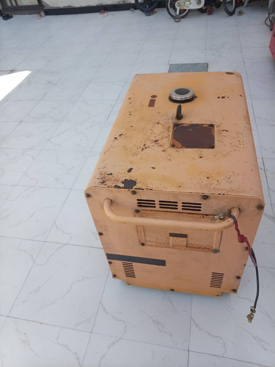 السلام عليكم مولد للبيع گامه ديزل ٢٠امبير كاتم شرط الفحص تشغيل سويج طفا سويج سعر ٥٠٠ البصرة قبله ***********
