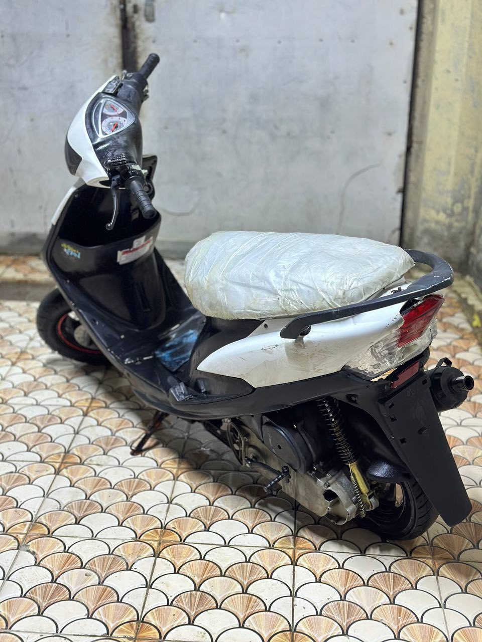 السلام عليكم 
ماكس عدله بوشه 49 مكينه خرسه شلعه معدل نضافتها كدامكم كهربائياتها شغاله بيها نواقص بسيطه كلش سعرها 400 وبيها مجال مكاني حله محاويل /حي 17 رقمي ***********اتصال فقط
