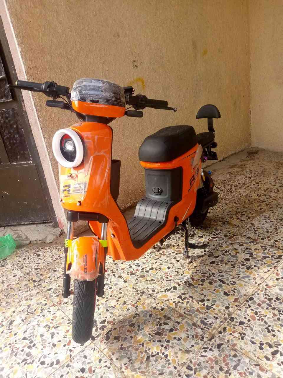 سلام عليكم دراجه ار 9 ولي خمس بطاريات صار الاسبوع من اشتريتها  مكان بغداد هذا رقمي *********** 550
