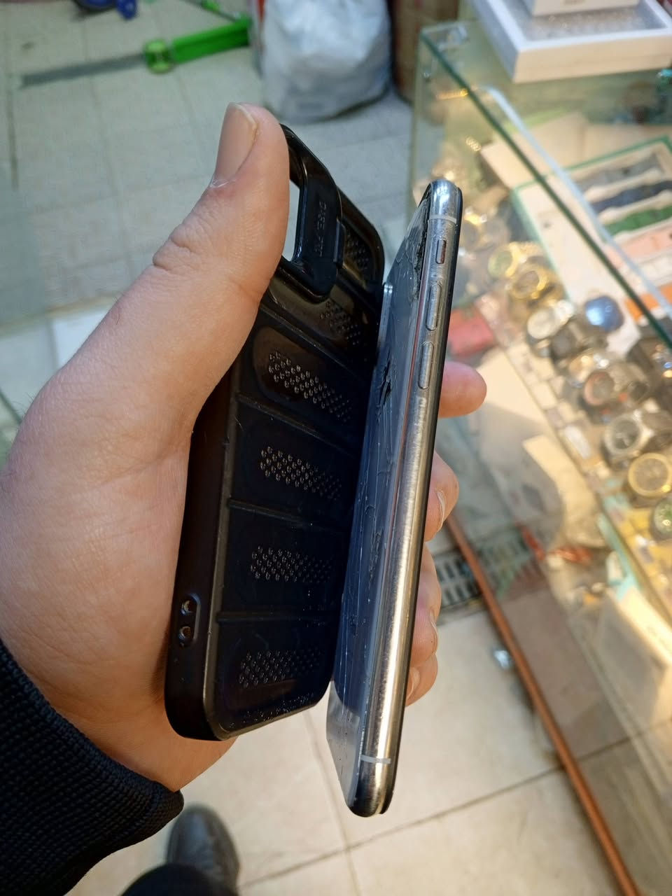 سلام عليكم حبايب
ايفون اكس ذاكره 64 نموذج m 
بطاريه 100 
مبدل شاشه وبطاريه بصمه وجه واكفه 
كلشي شغال عده بصمه الوجه 
صوت تكنيك اتصال كله شغال حته ماكو رساله شغله مبدله بس اني للامانه اذكر 
السعر 110 وبي مجال 
***********
***********
بغداد الدوره
