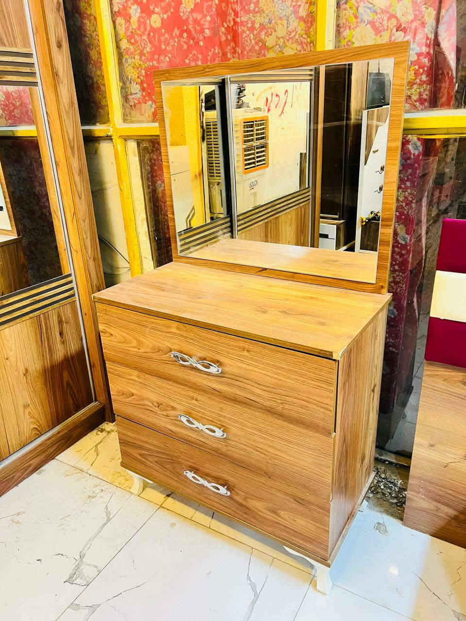 للبيع استفسار حجز وتساب سعر 400الف ***********
