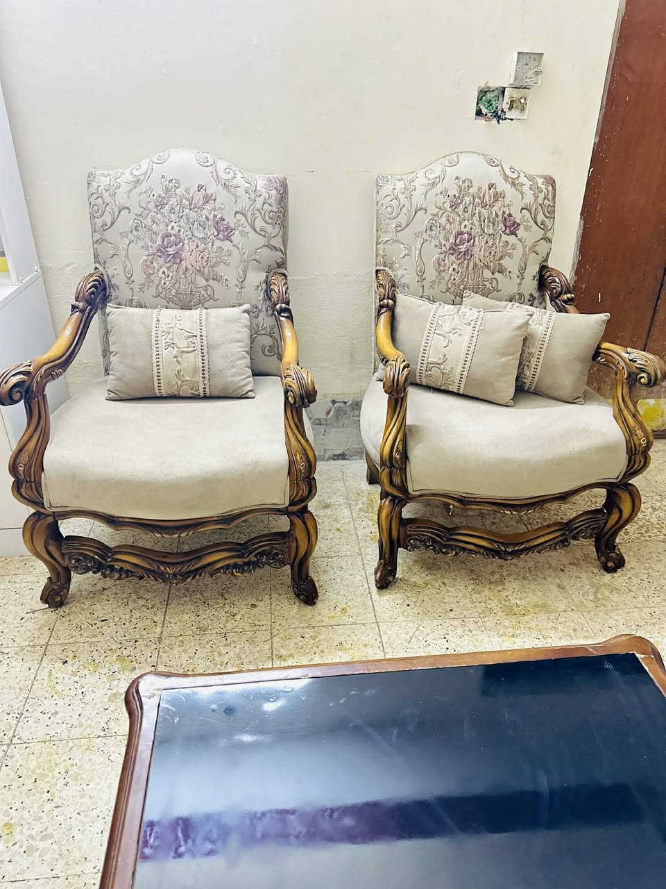 تخم زان ديمياطي شغل ثگيل وضخم ١٠ مقاعد اي ضرر مابي 
  نضيف حيل مع...١٣...كوشه ويا طبله ضخمه وسطيه 
الشراي يتصل....***********...يوجد توصيل....
