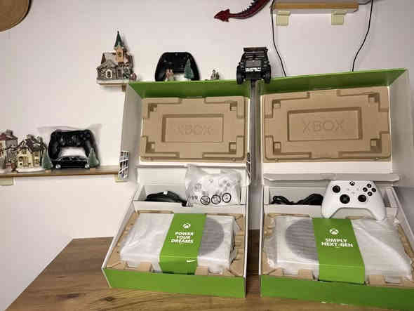 السلام عليكم 🫡 عروض خاصه تفليش الاسعار 🔥 
اكس بوكس سيريس اس 512 كيكا نضافه شرط اذا مو 100‎%‎ مرجوع كامل ملحقات مثل ماموضح ب الصورة…..
سعر القطعه 315 الف….
مكاني كركوك وعندي توصيل وين مجنت وضمانك شكد ماتريد رقمي *********** الشراي يتواصل وياي وخادم للطيبين.
