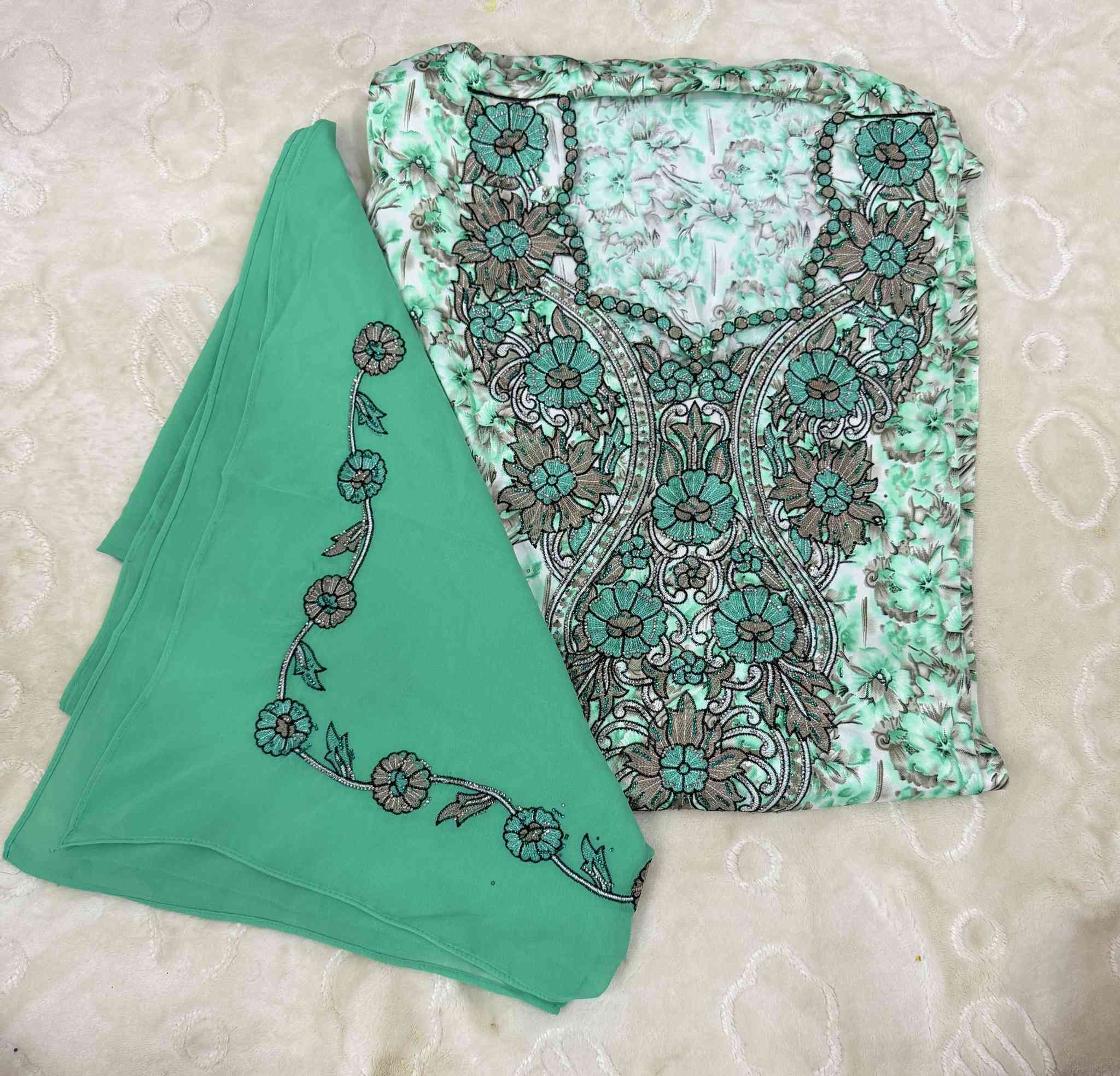 السلام عليكم 
مخاور امارتيه مع شال كوالتي جداً ممتاز  جميع الموديلات 
يتوفر توصيل   
للتواصل(***********)
