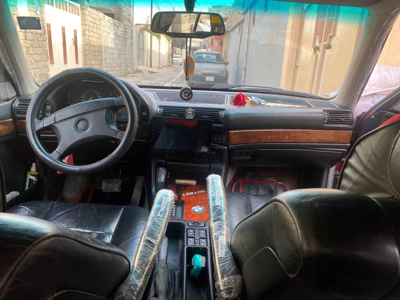 السلام عليكم 
سياره 750il
محرك كير شرط حجم 730
موديل 91
السياره فول الفول 
كشنات جلد كهربائي 
تبريد  يعوزها غاز شويه 
مرايات كهربائي عل كير 
برده خلفي بلادي
دبل جكمجه
السياره بدون ضربه شرط بلادي 
ضبغ جماليه فقط
السياره باسمي 
مكاني الموصل 
للبيع او مراوسه حسب القناعه السعر 50 بي مجال 
***********
