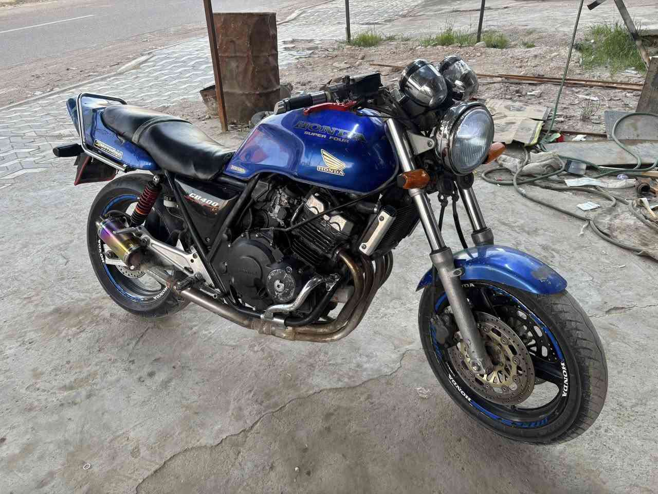 سلام عليكم سيبي فور 400 البيع مكينه مفتوحه فقط كازكيت فقط  مكينه حلو  كهربائيات شغاله عقل ضفيره مكفوله 
دراجه حلو سعرهي 1400 بيهي مجال مكاني ديالى قرب مطعم سامان السياحي اي. ستفسار اتصل ودلل ***********
