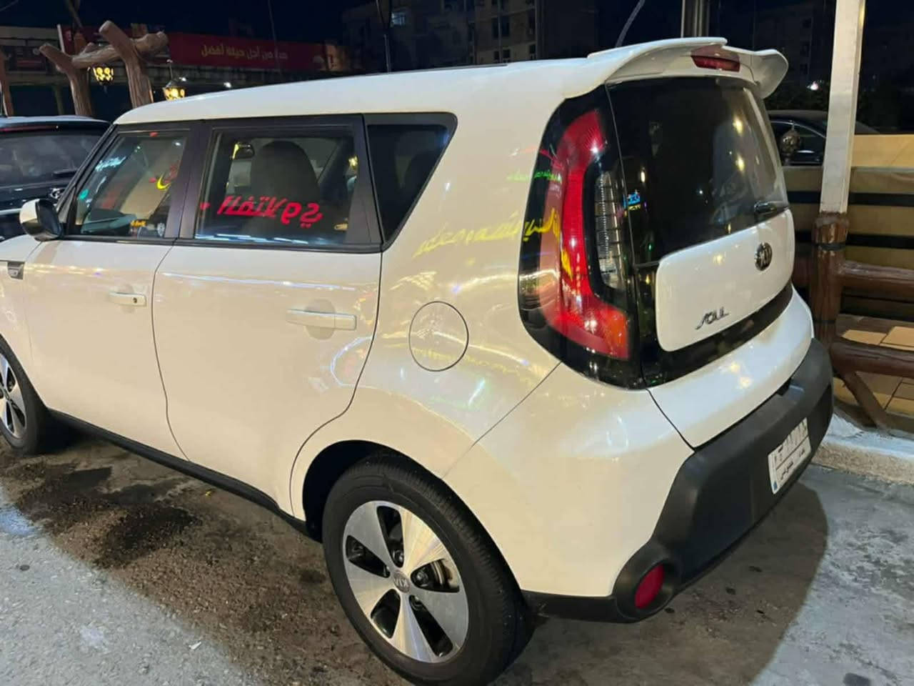 سلام عليكم عندي سياره للبيع كيا صول موديل 14 امريكي ماشيه 89 حجم المحرك 1600 جي تي اي حادثه بل الصور بيه صبغ مؤشرات باللون الاحمر مكان السياره بغداد الشعب رقم الموبايل *********** رايد 110 بيه مجال
