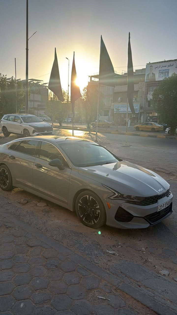 السلام عليكم 
K5 GT lien
حادث جانبي فقط البجم كبس بلادي 
لون اسمنتي ولون الغرفه احمر
فول مواصفات اعلى فئه رادارات اماميه خلفيه جانبيه
ماشية 43 الف ميل 
مكان نجف
السعر 179 وبيها مجال 
***********
