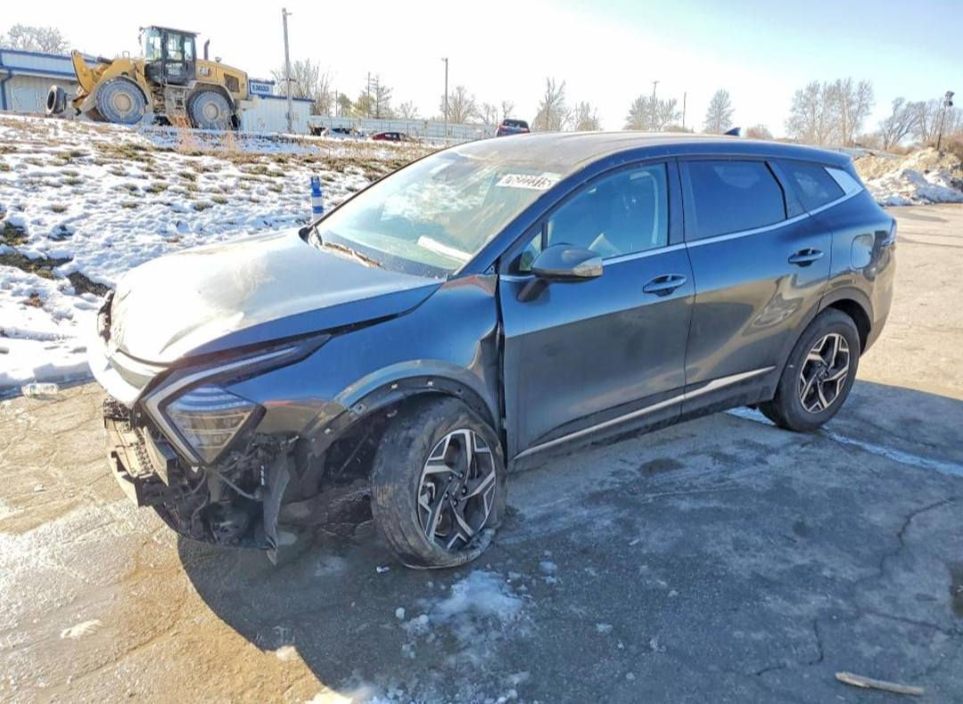 Kia Sportage 2025 LX سبورتج 2025 – فل مواصفات
🔹 الموديل: 2025
🔹 الفئة: LX
🔹 المحرك: 2.5 لتر 4 سلندر – اقتصادي وقوي
🔹 القير: أوتوماتيك
🔹 الدفع: أمامي (FWD)
🔹 شاشة حديثة + نظام معلومات متطور
🔹 كاميرا خلفية + حساسات
🔹 تحكم بالمقود + بلوتوث
🔹 نظام أمان متكامل (ABS + Airbags)
🔹 تصميم عصري وشبابي من الداخل والخارج
📌 السيارة وارد أمريكا (مزاد)، بيها ضرر خفيف من الأمام قابل للتصليح بسهولة
💰 السعر بيع مباشر من أمريكا: 75 ورقة فقط 💰
📍 موقع مكتبنا: تكريت – نرتبلك الشحن والاستلام خطوة بخطوة بكل مصداقية
✔️ نضمن لك الإجراءات من الشراء لحد الاستلام
✔️ إمكانية حجز السيارة باسمك رسمي
✔️ نتابع وياك لحد ما تستلمها بالميناء
📞 للاستفسار والحجز راسلنا خاص أو اتصل بينا


**إذا كنت صاحب هذا الإعلان وتريد حذفه لأي سبب، رجاءا أرسل رسالة إلى الدعم الفني**