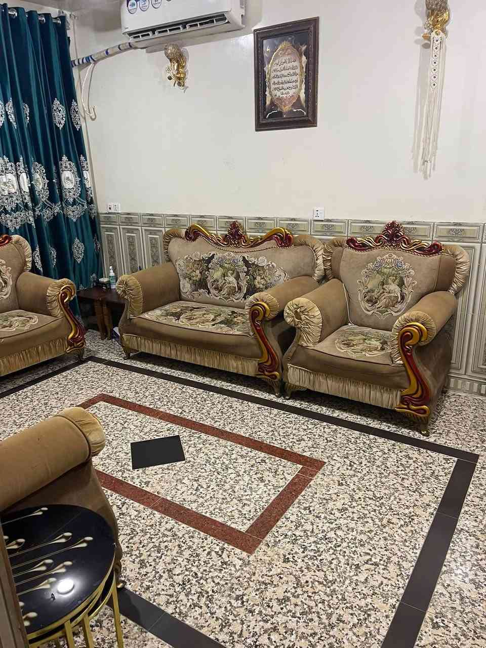السلام عليكم بيت في الزعفرانية نهايه اربع شوارع زراعي ابو ريسان سعيدة شارع 9  والبيت مثل ما موضح في الصور كامل عدا الواجهة للاستفسار الاتصال على الرقم *********** او***********
