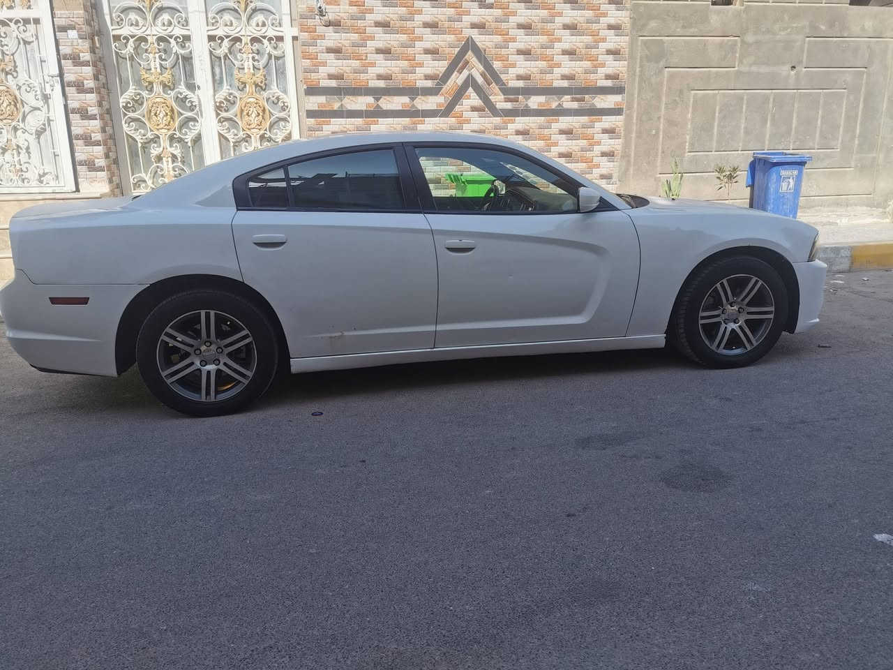 جارجر ١٤ كندي رقم بغداد انكليزي بسمي غرفه جديده محرك جديد
بيها صبغ ربع البنيد والجاملغ صفحت العبري
او اني بابين الخلفيات بدلتهن شخوط او واحد بي خياس
يعني جماليه لا ضربه ولا شي  مكاني ذي قار المركز
السعر ب ١٦٠ بيها مجال للشراي
رقمي *********** سيد مرتضى
