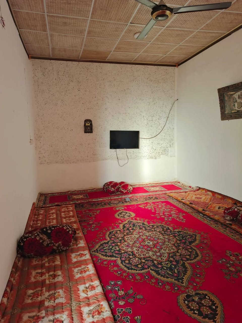 دار للبيع طابو زراعي سند 25 بسمي مساحه 400م كنعان البدعه قرب مدرسة النورين الجديده قرب الحولي الخدمات كامله ماء كهرباء تبليط السعر 85 قابل للمراوس دار ارض دونم الاتصال على الرقم ***********
