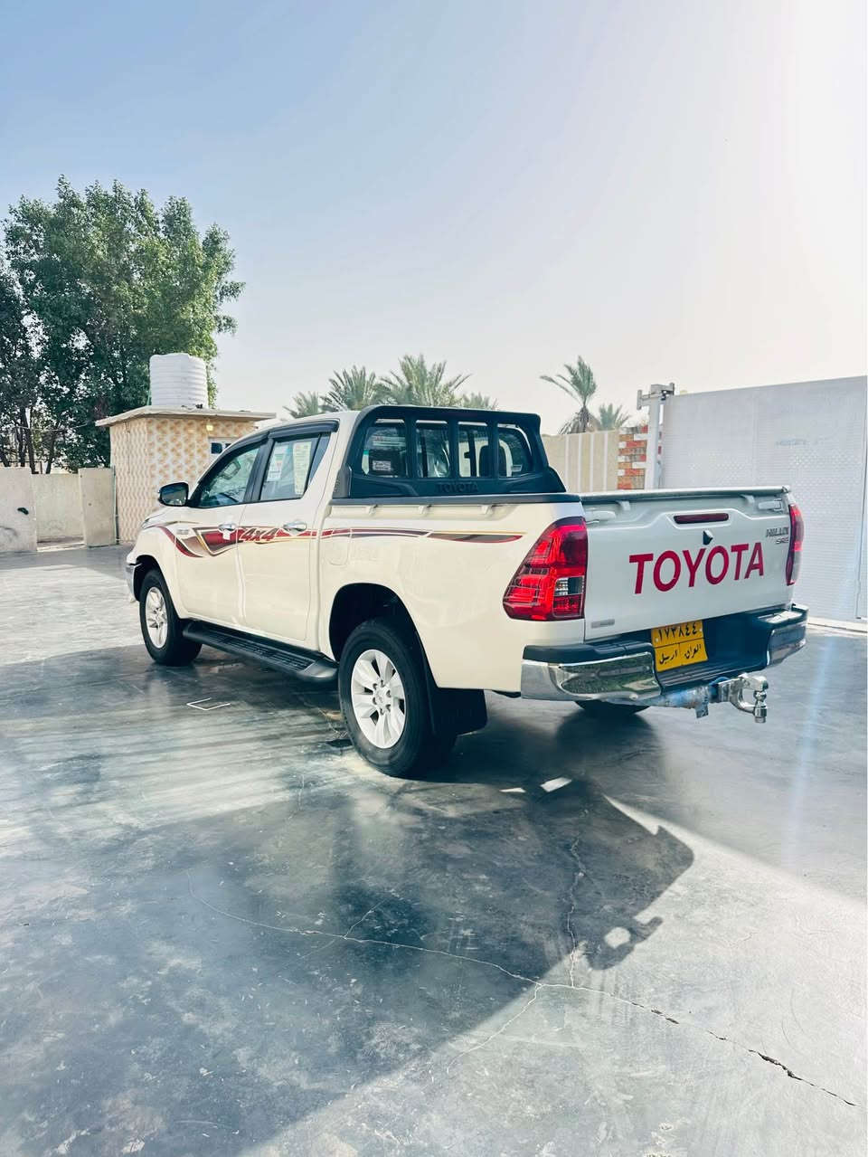 سلام عليكم 
تيوتا فورويل 2016 رقم أربيل
سياره بيه كتوف القماره صبغ وجاملق 
الماني اليمن مدل والباقي مكفوله 
من الضربه ودواخل مكينه كير صدر 
تخم تايرات مكينه مامفتوحه وتماتيك 
٦سماعات تبريد قطعتين تحكمات 
شاشه ساز سياره مال جناي بعد احلا من الصور
سعر ٢٢٢ وبيه مجال بكانه بغداد الجسر ديالئ
***********/*********** بغداد, العراق
