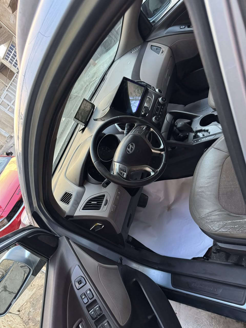 السلام عليكم
توسان 2011 وراد امريكي للبيع السعر 118 وبيه مجال 
رقم انكليزي بسمي وهزه جديده تبريدشغال مكاني الثعالبه
بدون نقص صدر وتايرات ومكينه كير بحاله جيده ظرره امريكا بنيد مبدلوجاملغ ابلادي وبدايه الشاصي بارد ايرباكات سليمه 
بلعراق امبدل بيه باب الصدر وكلير باب وجاملغ  صبغ بدون دواخل محرك 2400 دوش الخلفي كشنات جلد وشاشه وداش كام مراوس ابحدث *********** الشعب
