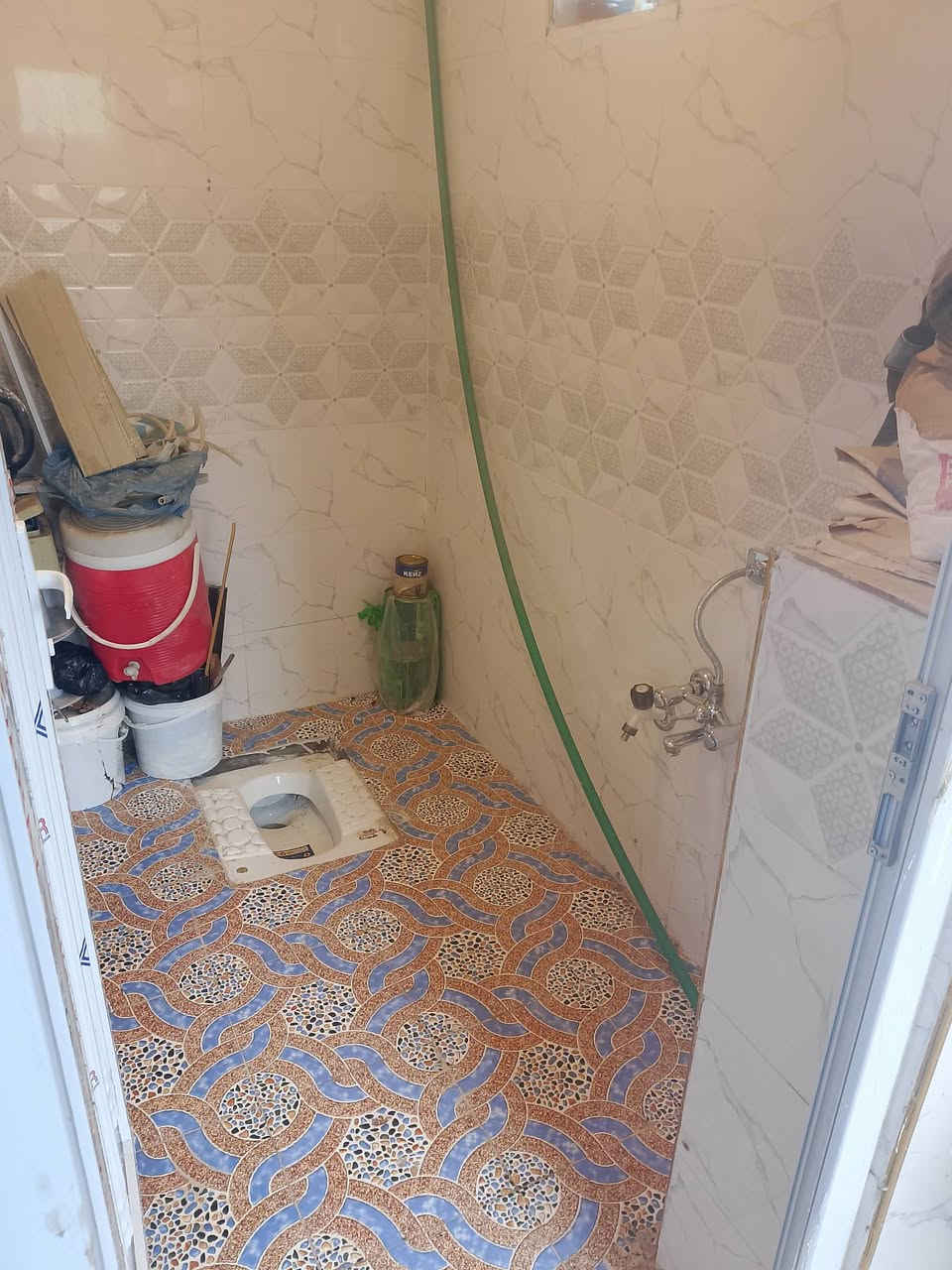 البيت للبيع طابو زراعي 300 متر سند 25 بي معامله تطويب حي الامين الثاني مقابل المدارس خدمات كامله تبليط مجاري ماء كهرباء مولدات بناء طابوق صب كونكريت 3 غرف نوم استقبال مطبخ صاله صحيات داخل وخارج كراج حديقه بناء 2025 سعر على الاتصال ***********
