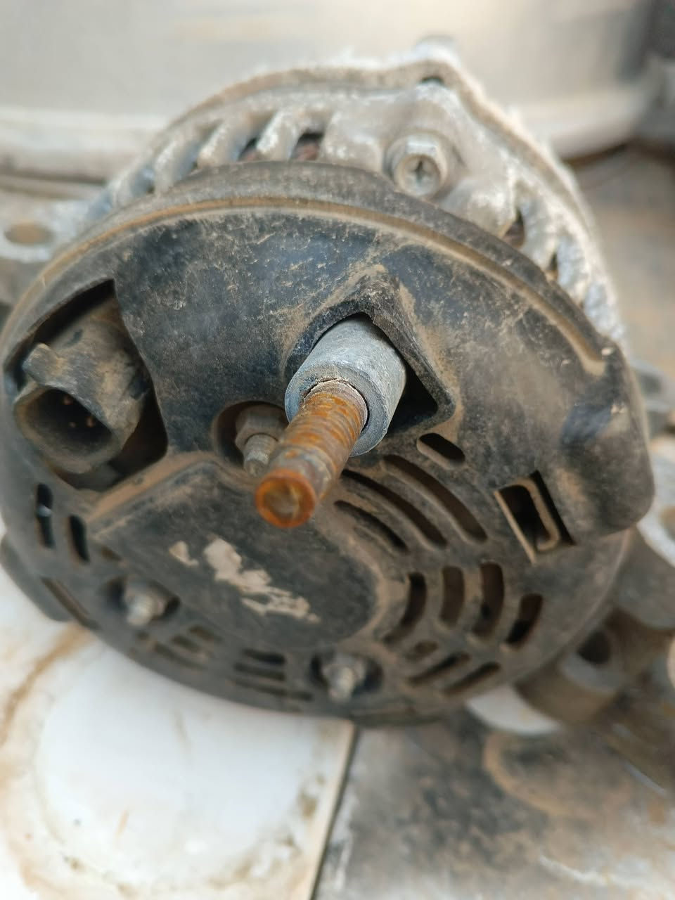 السلام عليكم شباب داينمو اوبامه 10 مال حاويه وعدي كشنات الحوض الورة كامل بلادي اسود الستفسار علة الرقم *********** ملاحضة.. الداينمو عدد 2
