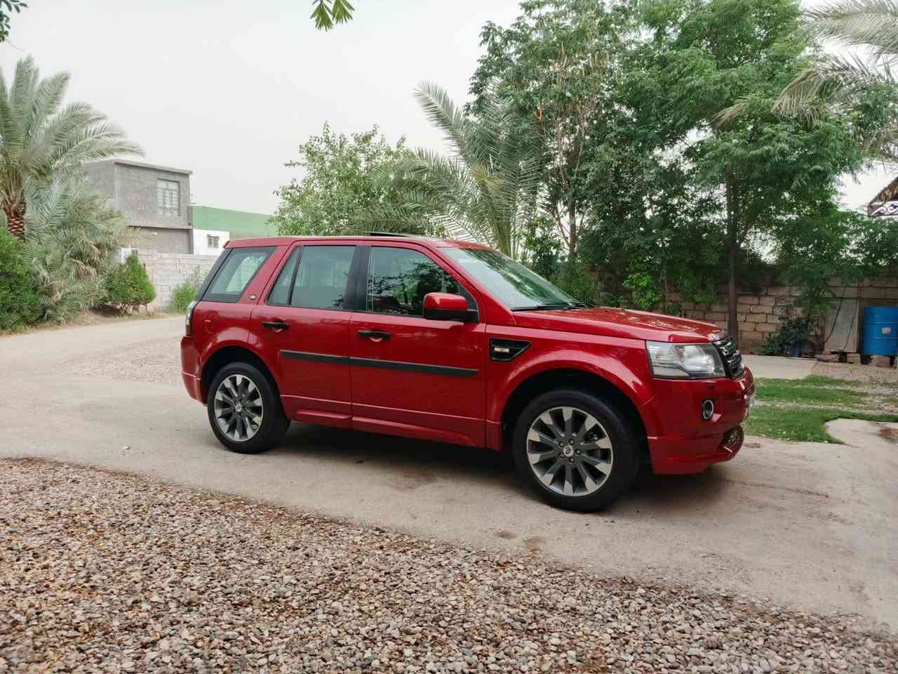 السلام عليكم ورحمة الله..
سيارةLAND ROVER 2013 FREELANDER LR2

1/1 فول كامل مواصفات .. 

للبيع.. 

مكفولة كفاله عامه من صبغ وتبديل والبارد 

سياره قديمه عندي سياره جديده بمعنى الكلمه

السيارة خليجية وكالة سردار مكفوله كفاله عامه

سيارة باسمي .. 

المواصفات ..

١- حساسات امامية وخلفية .

٢- كامرة خلفية .

٣- محرك 2000 تيربو بانزين 

٣- كير محرك مكفول 

٤- لايت زنون تحكم عادي و اوتو + زراكات ماء تنظيف .

٥- اشاير بالمري + مري شفط + حساس ضوء مضلل بالمري الجانبية والداخلية .

٦- كراسي جلد شركة وتحكم كهرباء وذاكرة خزن (ميموري) .

٧ - تبريد ثلج 

٨- حساس ماسحات جامة امامية وجامة خلفية .

٩- تحكمات استيرن كاملة + تحكمات وتثبيت سرعة .

١٠- سلايت روف قطعتين .

١١- تخم وسبير تايرات جديد .

١٢ - اربعة انظمة قيادة (غابات + ثلوج + عادي + صحراء ) . 

١٣- حجر بيئة بلادي مامبدل وبحالة جيدة جداً .

١٤ - شاشة دجتال + ديفيدي + بلوتوث + ايواكس . (بلادي)

١٥ - السيارة تشغيل بصمة 

١٦ - الجام فول اوتو .

١٧- السيارة سنوية وهزة جديد . 

18_رقم سليمانيه بسمي

مكان السيارة ديالى لاتصال ***********

 

السعر 160ورقة وبها مجال جدا بسيط حق الضيافة ..
