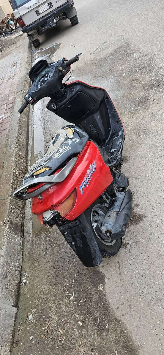 السلام عليكم دراجة فراشة للبيع مجفته تجفيت اصلي مكينة ناعمه حلوه كفراتها والسوادات بلاد كلهن نفس الختم كهربائيات شغاله بس سلف ما يشتغل مكاني البصرة سعرها ٣٠٠ وبيها مجال تجي وتشوف وبخدمتك ***********
