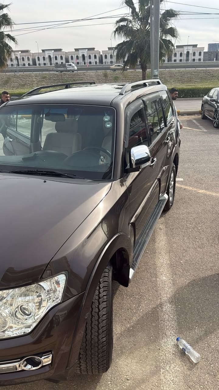 السلام عليكم
باجيرو 2017 
خليجي كفاله عامه بدون صبغ 
ماشيه 89 الف 
فول السياره 
بيها رصعات فقط بصفحه عكس السايق 
السعر ٢١ الف وبي مجال مكاني بغداد كرادة ***********
