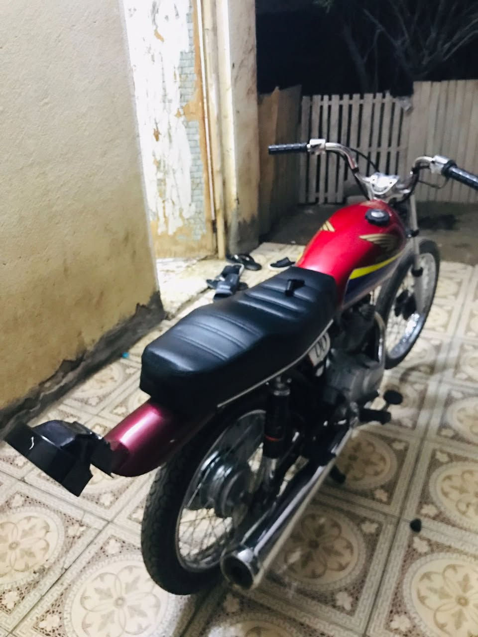 دراجه إيراني تعمير جديد حلو دراجه أي نقص مابيها أدوات السعه به 650 بيها مجال قليل  دراجه تخبل من أكلك نضيفه نضيفه العنوان بصره قضاه المدينه 
***********
