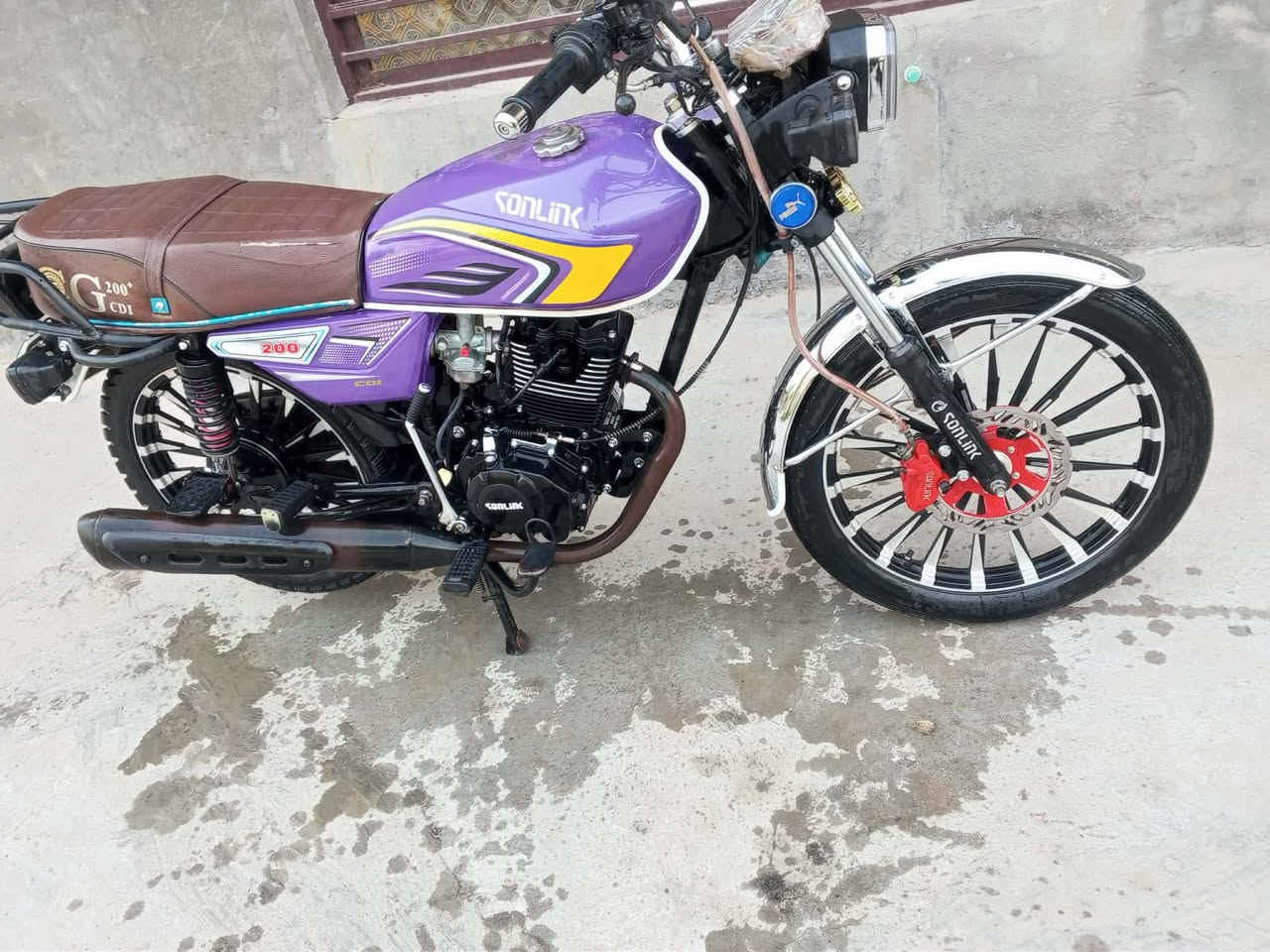 سيفان سونك الأصلي موديل 25 مكينه 200 كفاله عامه من محرك وكهربائيات كلشي شغال بيه شرط مكينه مامفيلسه عل شركه سعره/650/مكان حمزه الغربي رقم ***********
