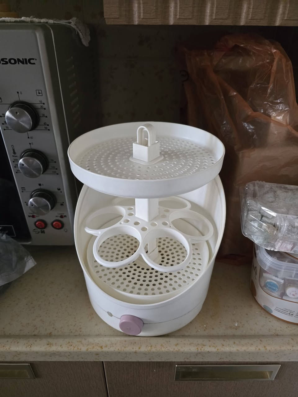 طباخ ماركة سونيك ٥ عيون شغال و بحالة جيدة 
معقمة ممات اطفال نظيفة 
ملاحظة : السعر مكتوب عالصورة 
للاستفسار الاتصال بالرقم ***********
