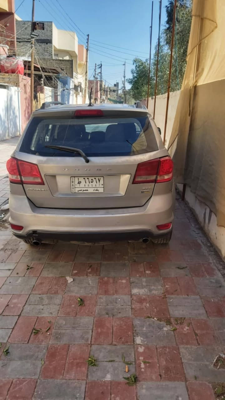 دوج جورني للبيع موديل 2015 حادث الجاملغ الخلفي حجم المكينه 3600 جاهزه من كل شي مكينه قبل سبوعين شادله بيه فقط جراد رقم بغداد المداور ثاني يوم  السعر 110 وبيه مجال للشراي
*********** 
ابو علي
