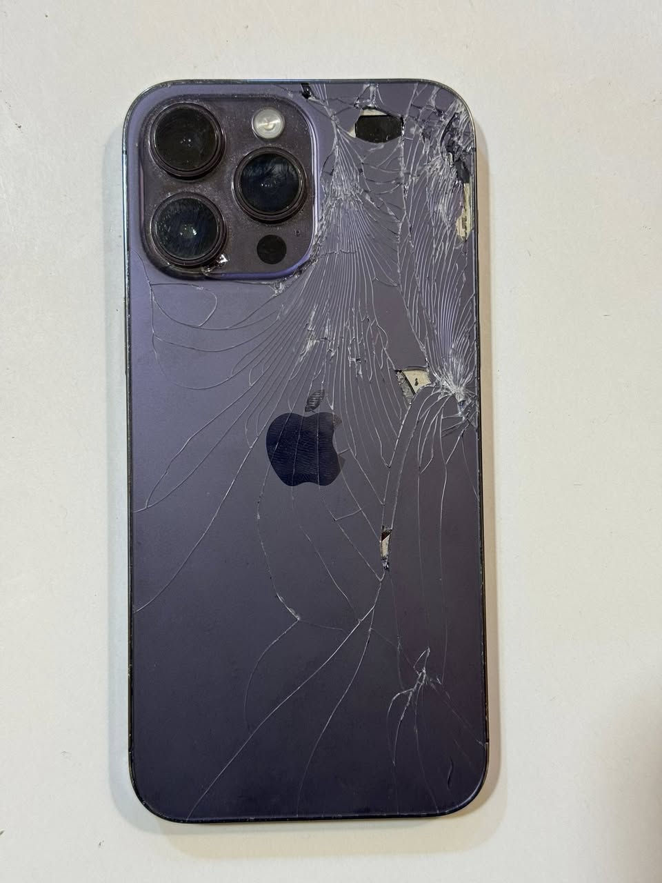 سلام عليكم من رخصت الادمن  ايفون 14 برو ماكس دبل سم 
 ذاكره 256 الضرر: ضهر مكسور وبطاريه مبدله عدا هاذا مابي كل شي وانطي بي شرط عنوان تكريت القادسيه  سعر 650 /***********
