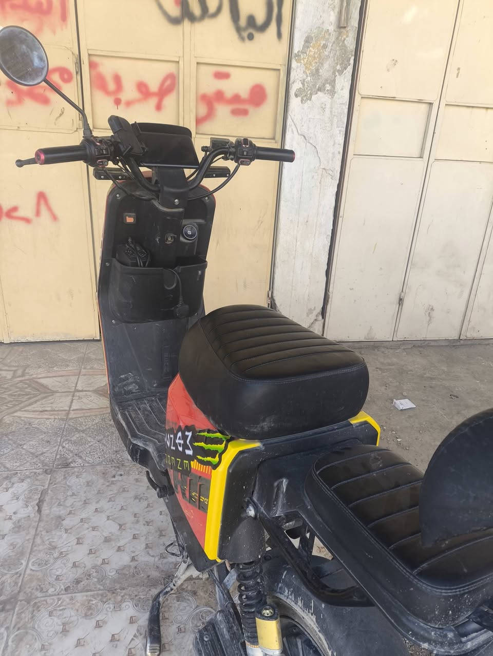 R11 اللبيع شرط اي عيب مابي
الون احمر 
شغل عن بعد 
السعر 550 وبي مجال 
*********** وتساب فقط
