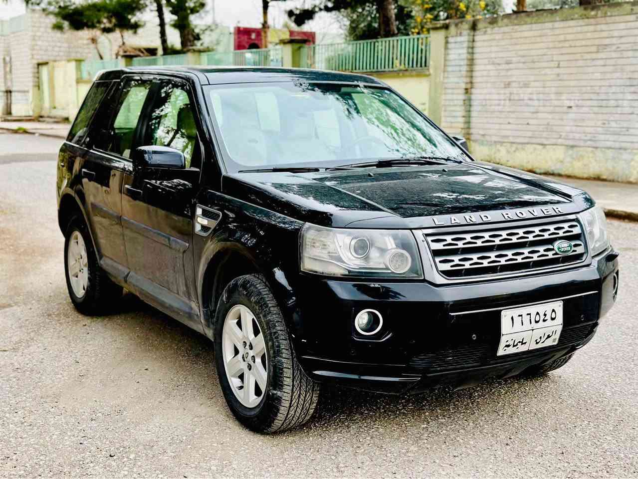 للاندروڤه ر ٢٠١٣ فول مواسه فات سفرى شه ريكه ى سه ردار بى بوياخ هيچى نيه سونه رم داناوه پانوراماو به سمه و فول فوله مه كينه ٤ پستونى توربويه به شه رته ١٣٤ هه زار روشتووه .
سه نه وى ته واو بووه به ناوى خومانه وه يه .
نرخى ١٢٦ 
*********** دار بنديهكان, السليمانية
