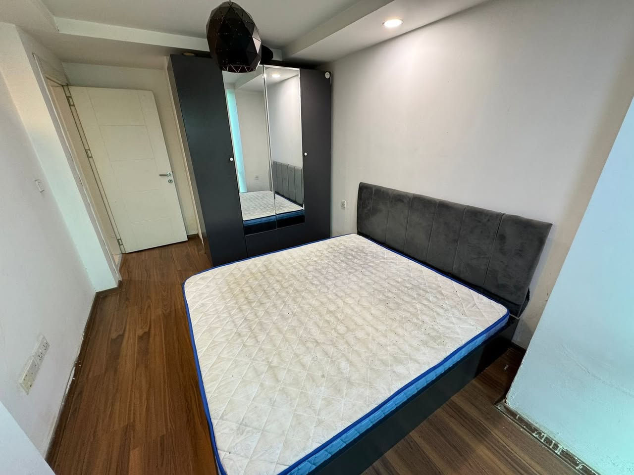 لايف تاور في اربيل
غرفتين وصاله /للايجار
٥٠٠$ بيه مجال
مساحه ٨٧ م
طابق ارضي
بنايه b5
شقه 4
تواصل ويانه على رقم الواتساب للتفاصيل اكثر
***********
