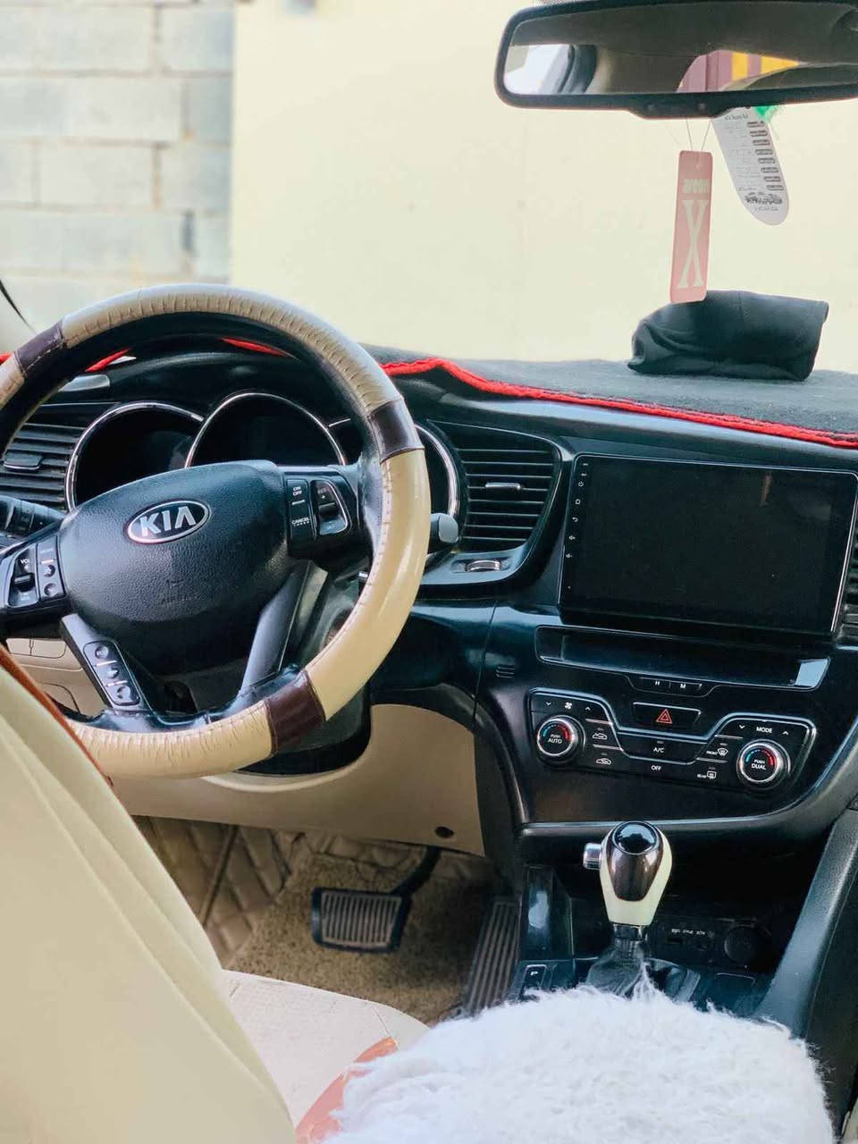 أوبتما ٢٠١١ خليجي 
رقم بغداد
بيها قطعتين
تحكمات ستيرن
شاشة 
تبريد ثلج
كشن كهرباء
حدادية جديدة
كير مكينه مكفول
١١٥ وبيها مجال
بيها قطعتين بس 
*********** بغداد, العراق
