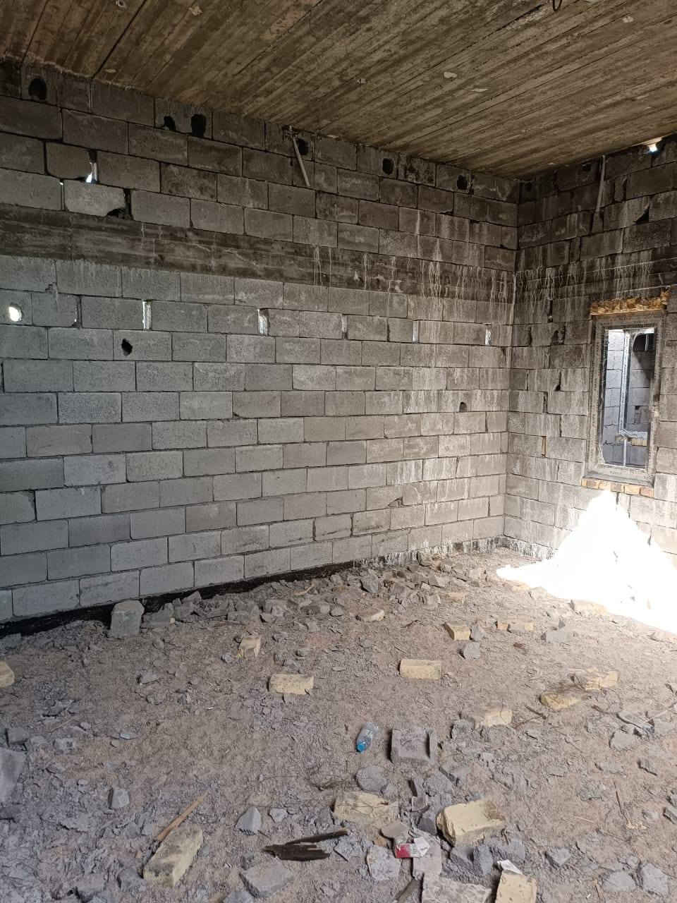 بيت هيكل للبيع مساحه 170 بالجزيره شارع الفيروزيه بيبان حديد ثقيل شبابيك المنيوم جي 60 شيشه ابو 16 بناء شخصي السعر  60 وبي مجال قليل ***********
