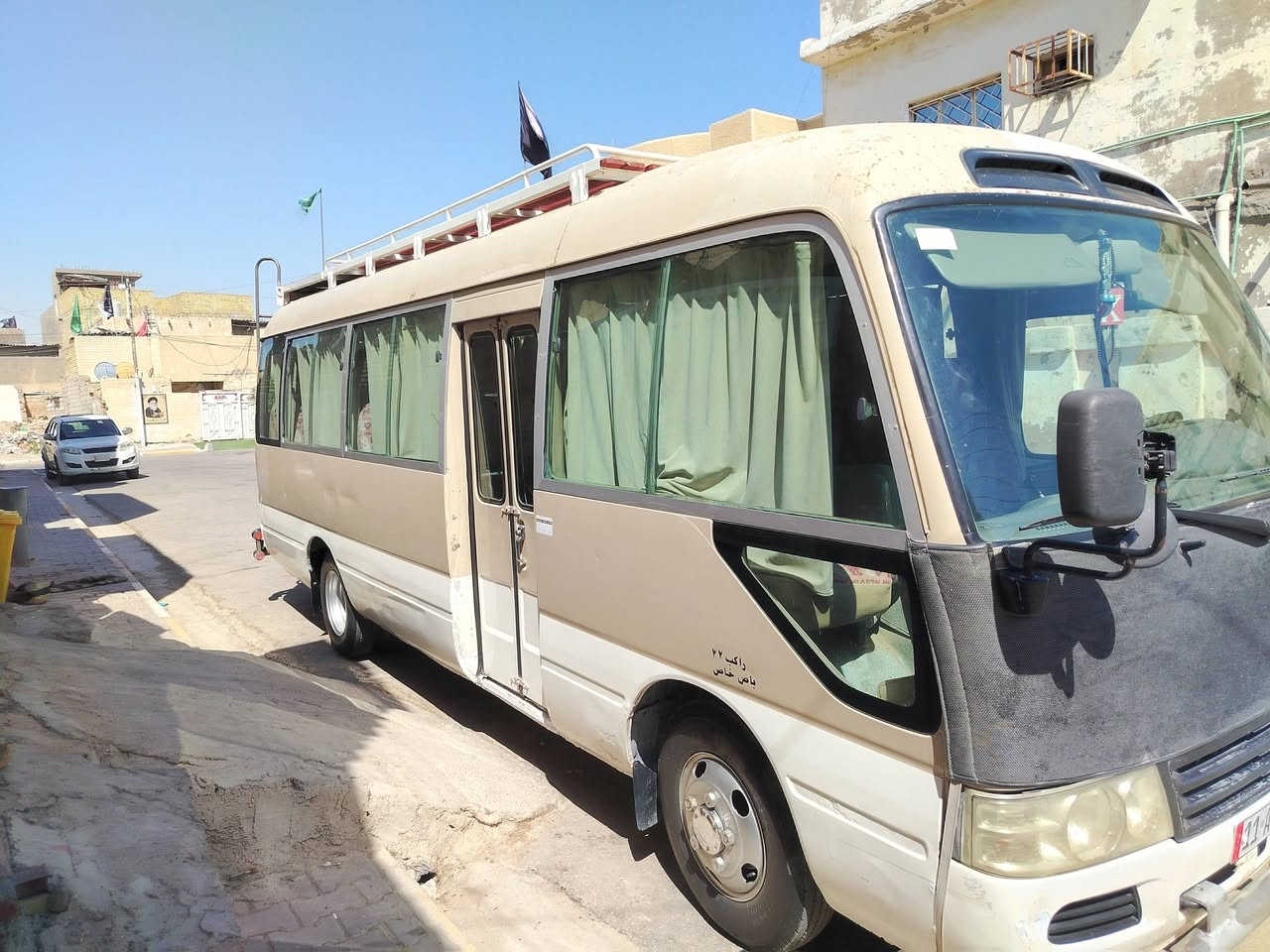 سلام عليكم خوان العزاه كوستر للبيع  بيت طين مودل 2002 السياره  الجاهز رقم نكليزي مكينه وكير كفاله وسعر 165 عامة الاستفسار ***********
