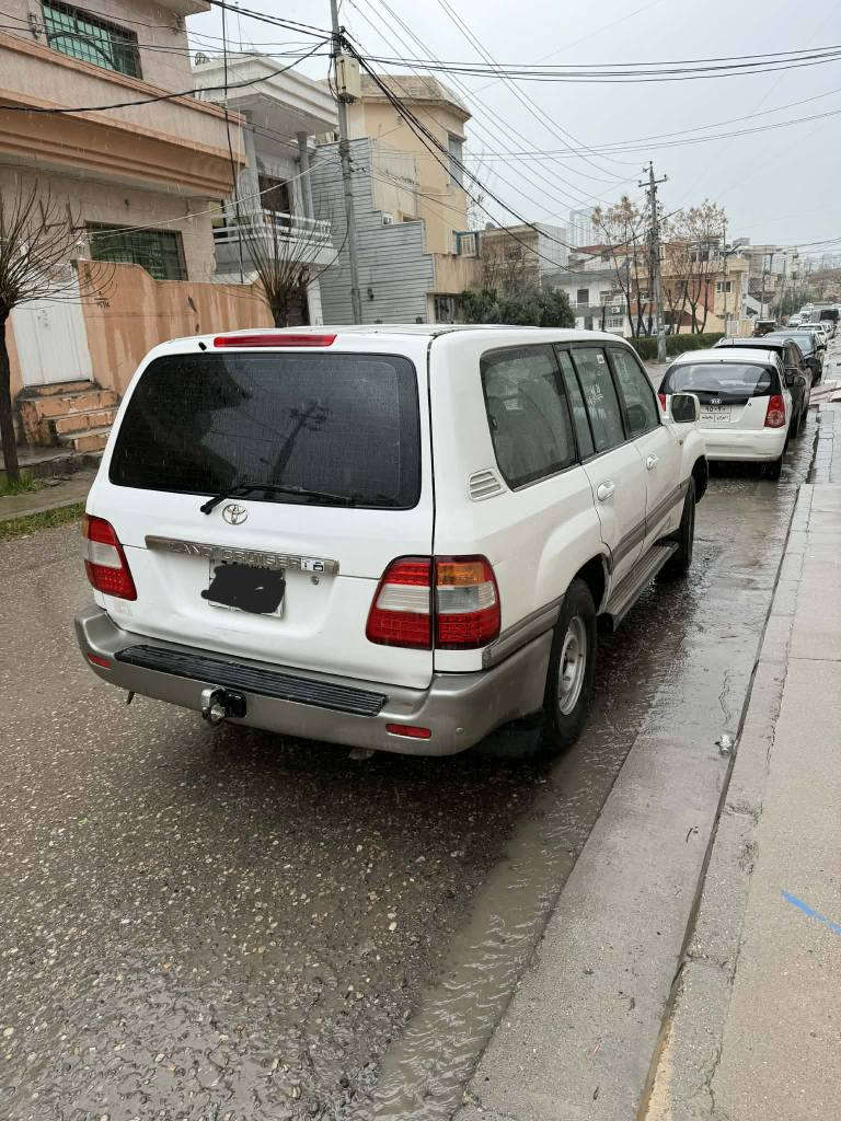 مۆنیکا ٢٠٠٢ ڤول مواسە ڤات
***********
سەیارەکە ڤول مواسەڤاتە زۆرتازە ماوەتەوە هەمو گیانی بە شەرت هی مالی خۆمە هەیکەلی زۆر جوانو تازەیە کامل بۆیاخ کراوەتەوە بی دەعمو ناو گرتن یەک چەمەلخی دواوە دەعمیکی بە سیتی هەیە پیشو پشتی ناو شان هیچی دەعم نیە تایەی تازەیە گیرو مەکینەو دەبل ئەکسل تەبریت هەموی بە شەرت ناوی نیە لە حاسیبە بە شەرتی تەحویل نرخی ١١٢ معامەلە السليمانية, العراق
